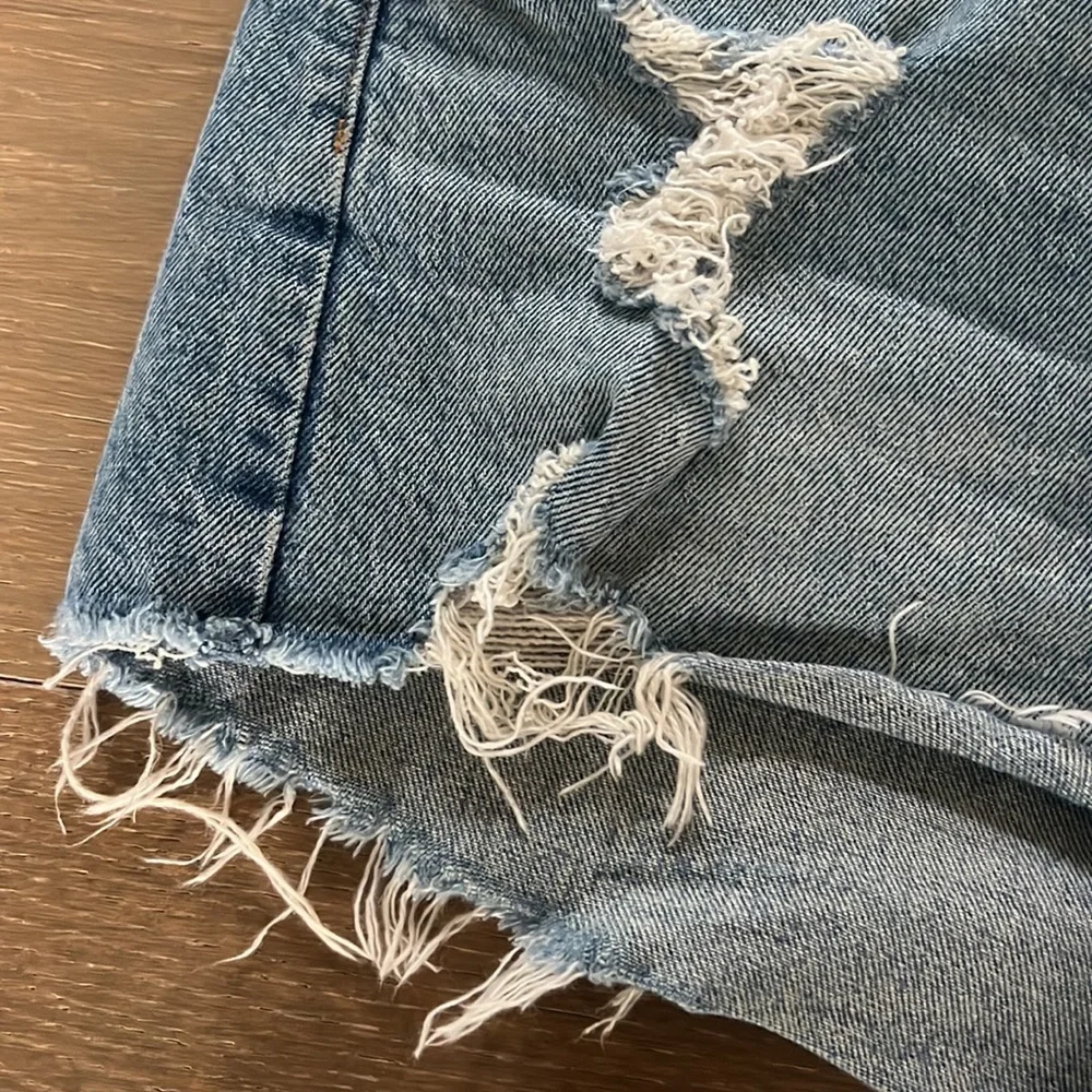 Abercrombie & Fitch Curve Love High Rise Mom Short | 2 - Picture 4 of 7